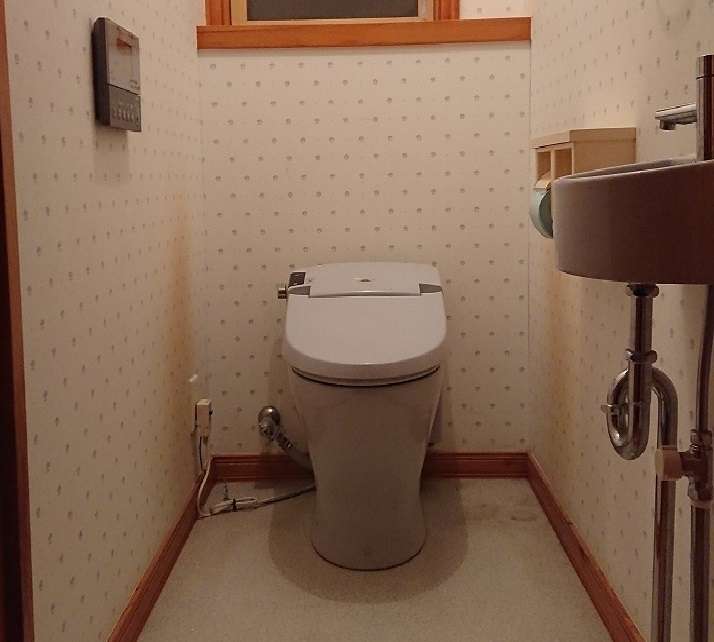 市原市でトイレのリフォーム　壁や床も直しますよ！