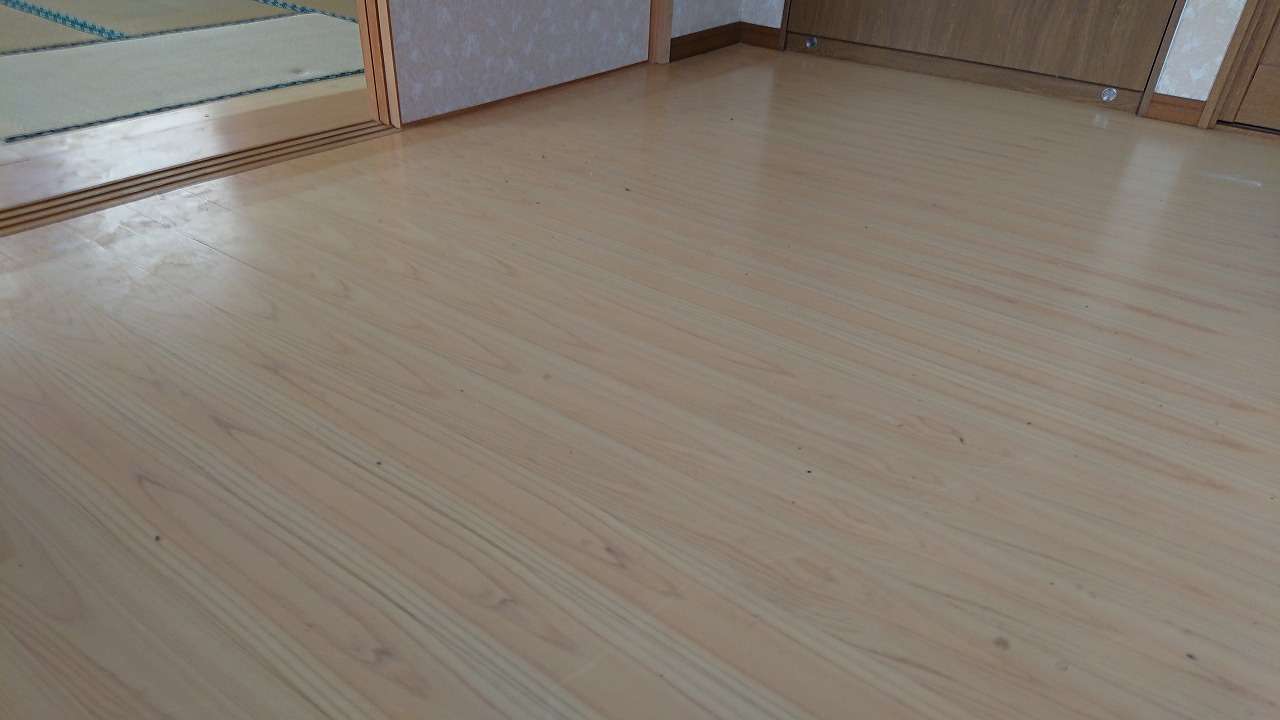 日焼けしたフローリングも上張りなら簡単にリフォームできます！！